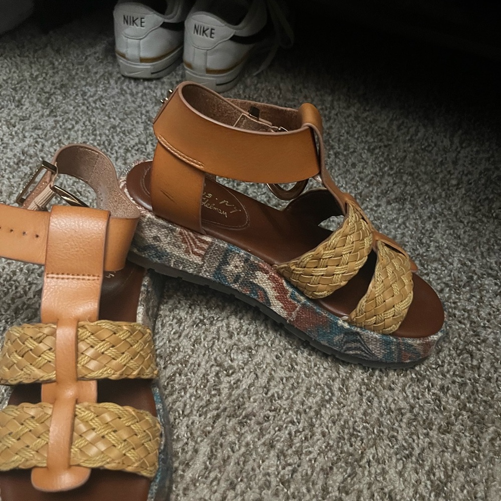 Woven Tan Platform Sandals - Women's - Picture 2 of 2